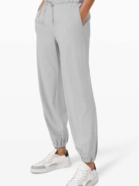 Lululemon Essential Affinity Mid Rise Jogger Silver Drop Size 10 EUC